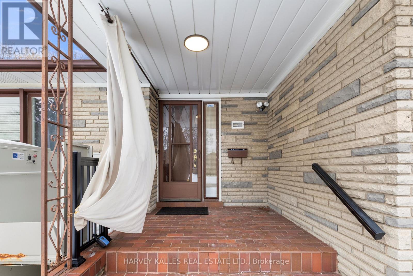 118 Palm Drive, Toronto, Ontario  M3H 2C4 - Photo 2 - C12653448