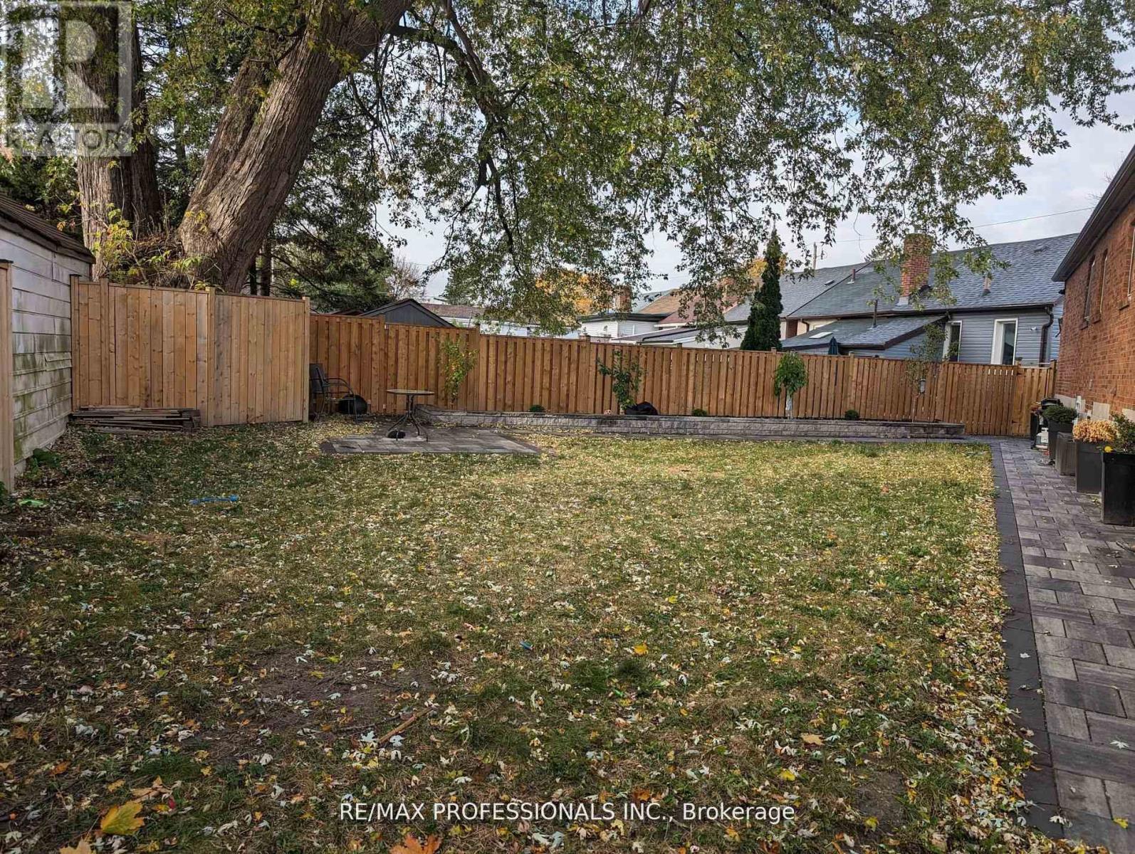 4 - 284 Gledhill Avenue, Toronto, Ontario  M4C 4L1 - Photo 2 - E12653460