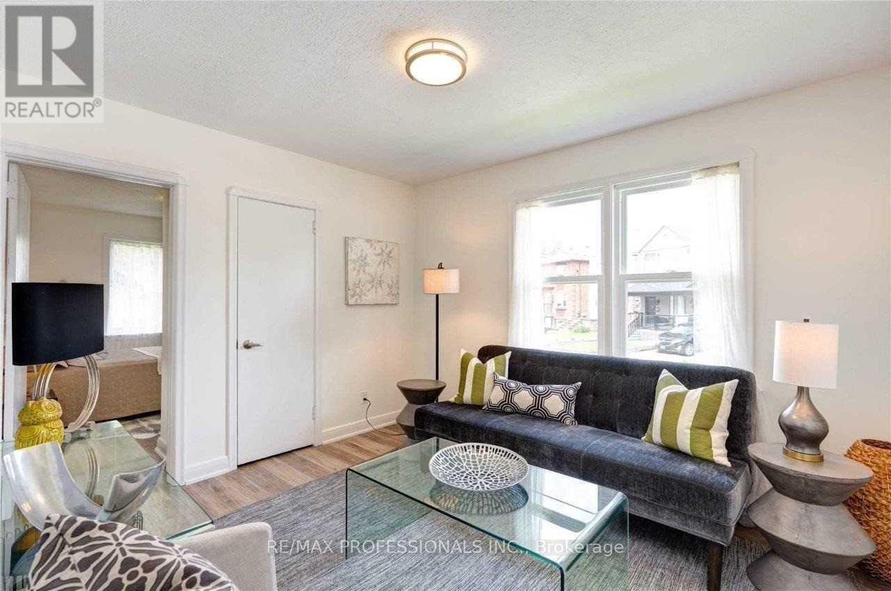 4 - 284 Gledhill Avenue, Toronto, Ontario  M4C 4L1 - Photo 3 - E12653460