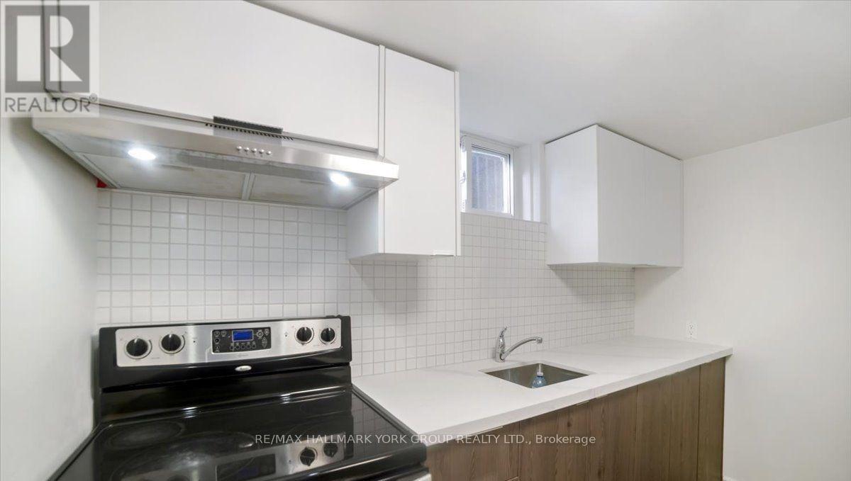 BASEMENT - 28 CHARLBROOK AVENUE, Barrie, Ontario