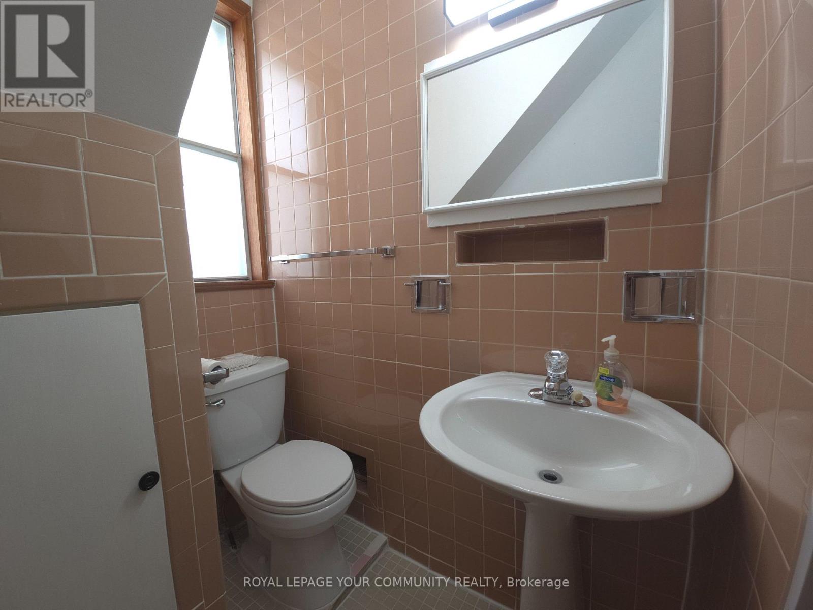 5 Rideau Avenue, Toronto, Ontario  M6K 1S1 - Photo 10 - W12653454