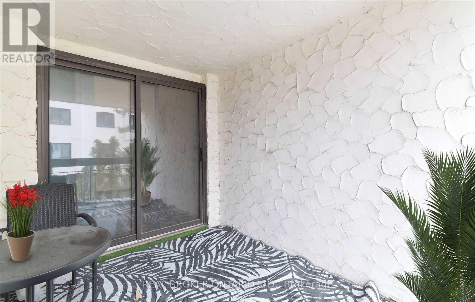 41 - 1016 Falgarwood Drive, Oakville, Ontario  L6H 2P5 - Photo 9 - W12653476