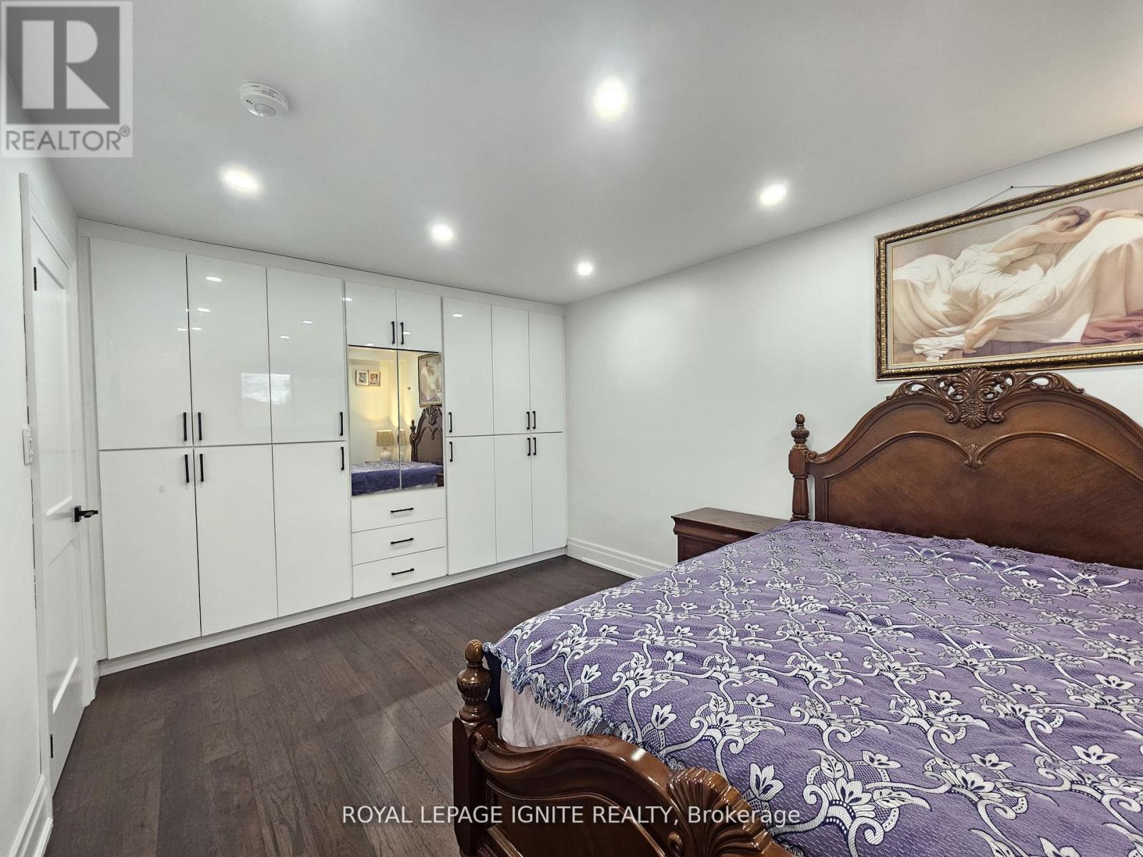 208 Plunkett Road, Toronto, Ontario  M9L 2J6 - Photo 13 - W12653478