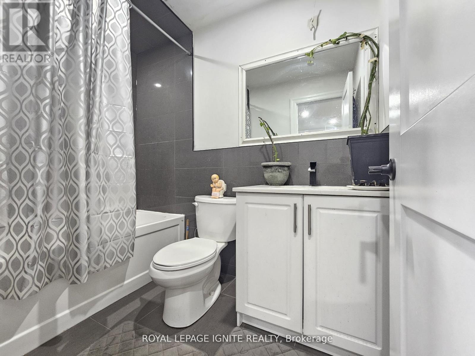 208 Plunkett Road, Toronto, Ontario  M9L 2J6 - Photo 15 - W12653478
