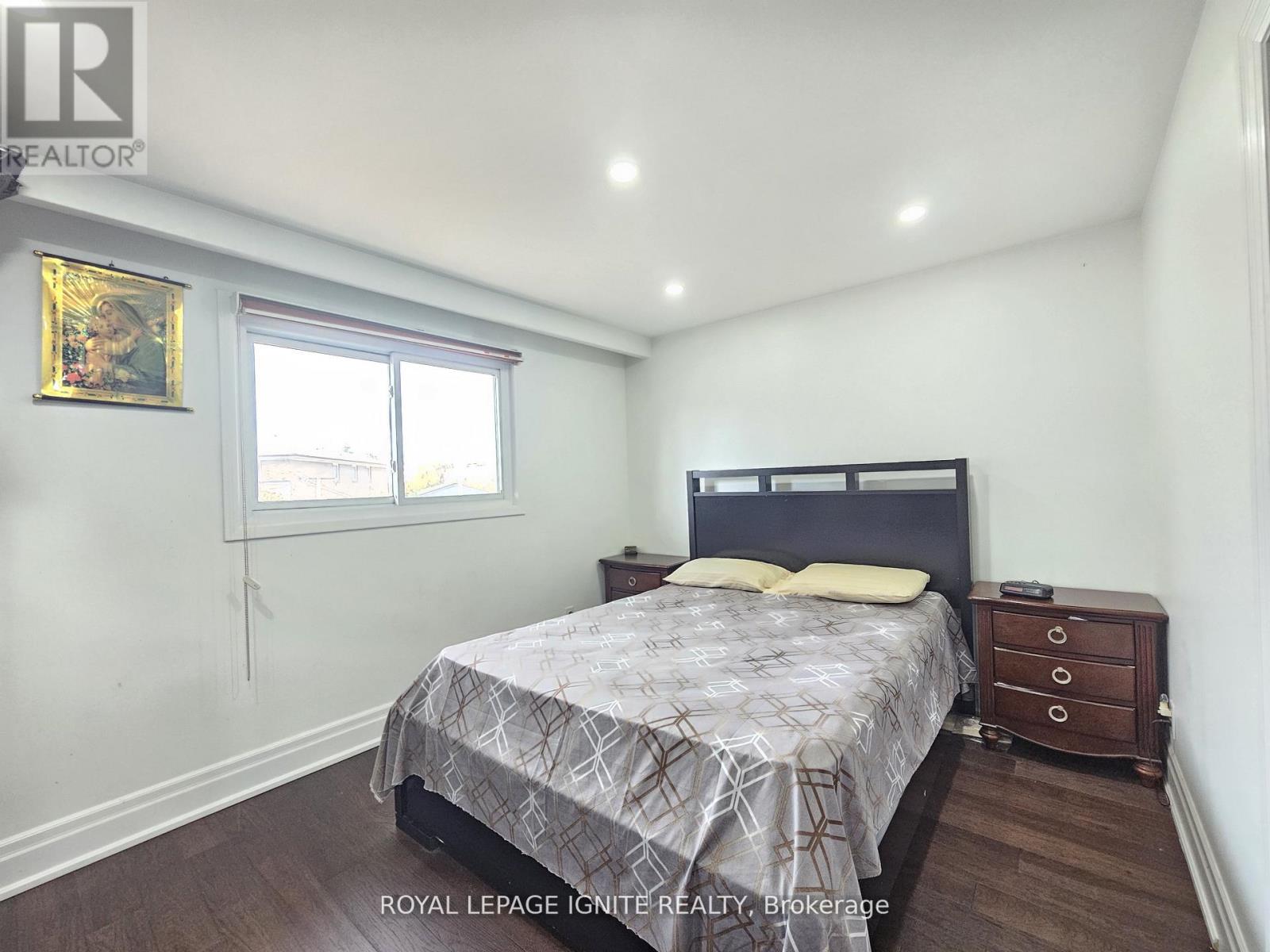 208 Plunkett Road, Toronto, Ontario  M9L 2J6 - Photo 16 - W12653478