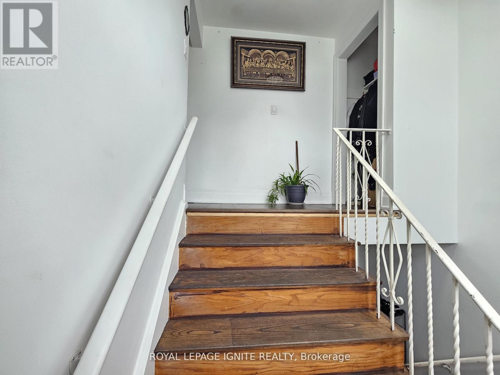 208 Plunkett Road, Toronto, Ontario  M9L 2J6 - Photo 3 - W12653478