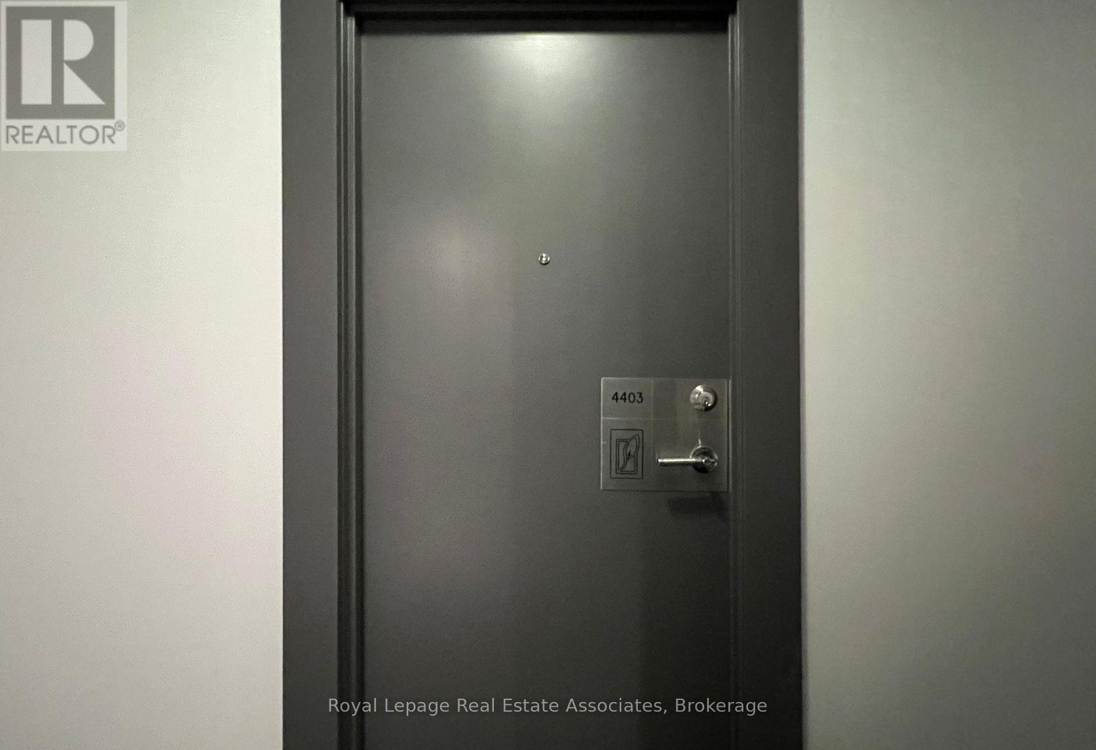 4403 - 4070 Confederation Parkway, Mississauga, Ontario  L5B 0E9 - Photo 4 - W12653484