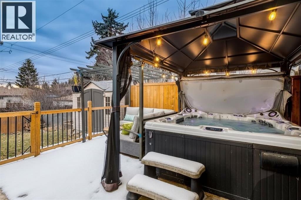 5 Sydney Drive Sw, Calgary, Alberta  T2W 0S7 - Photo 2 - A2269400