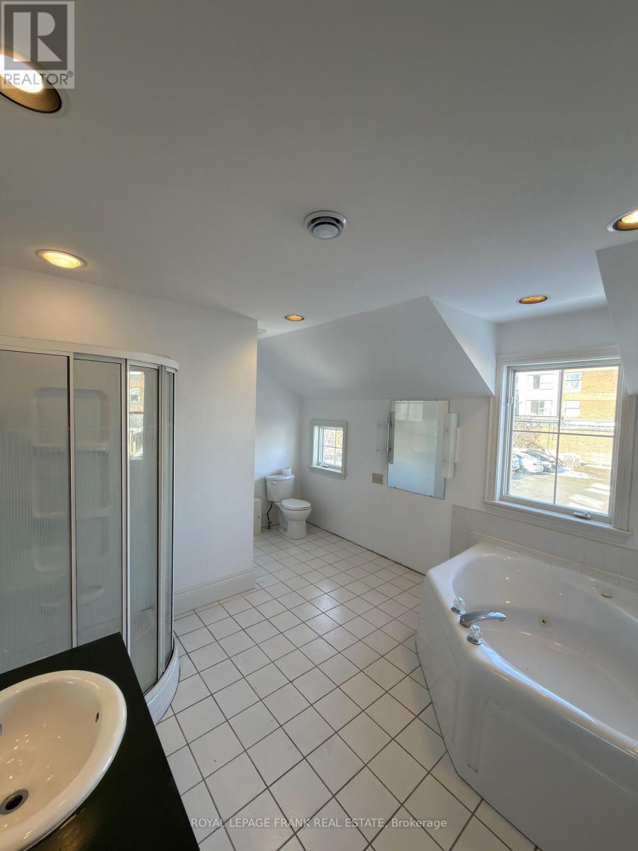 Upper - 64 Park Road N, Oshawa, Ontario  L1J 4L1 - Photo 9 - E12653164