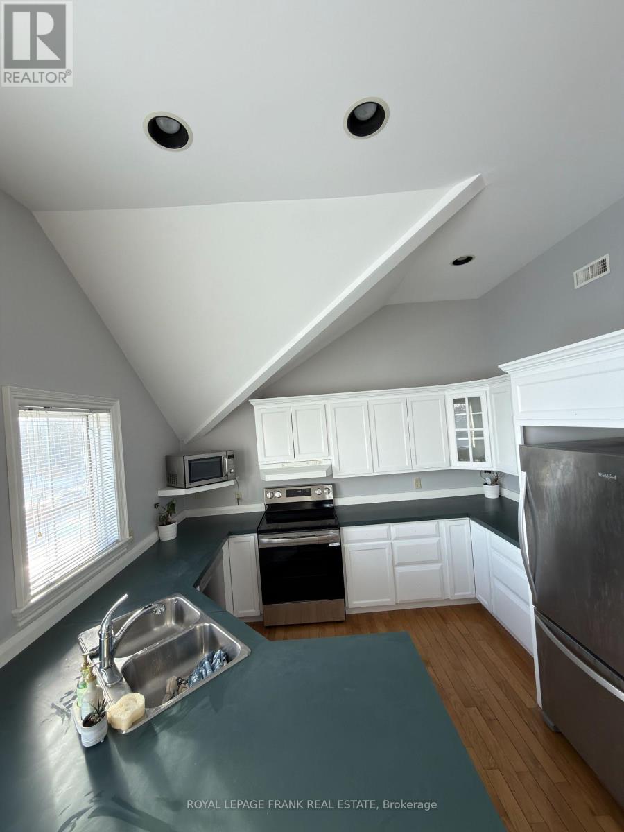 Upper - 64 Park Road N, Oshawa, Ontario  L1J 4L1 - Photo 3 - E12653164