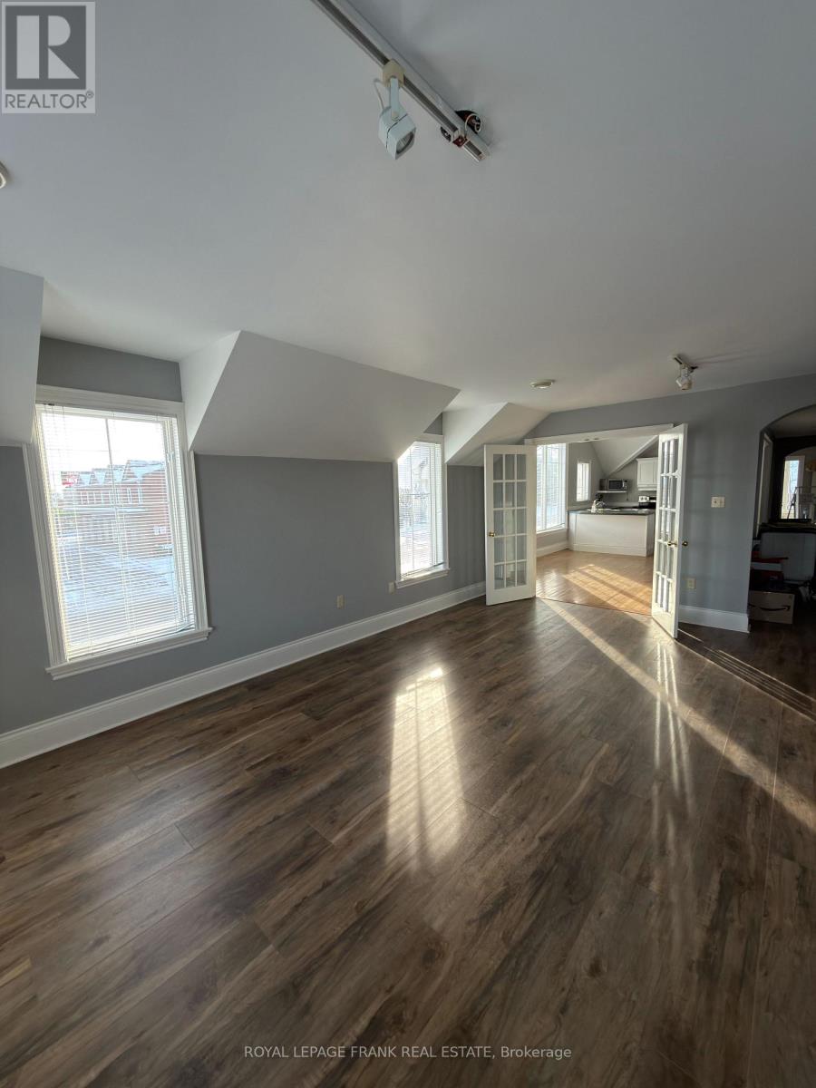 UPPER - 64 PARK ROAD N, Oshawa, Ontario