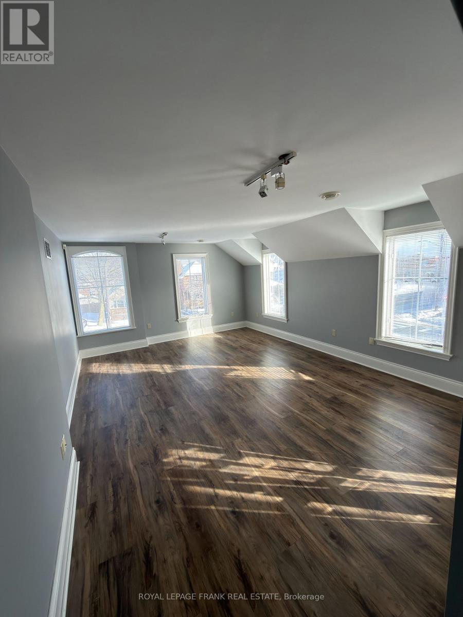 Upper - 64 Park Road N, Oshawa, Ontario  L1J 4L1 - Photo 11 - E12653164