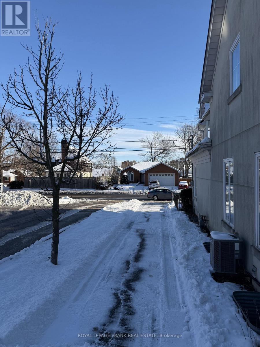 Upper - 64 Park Road N, Oshawa, Ontario  L1J 4L1 - Photo 12 - E12653164