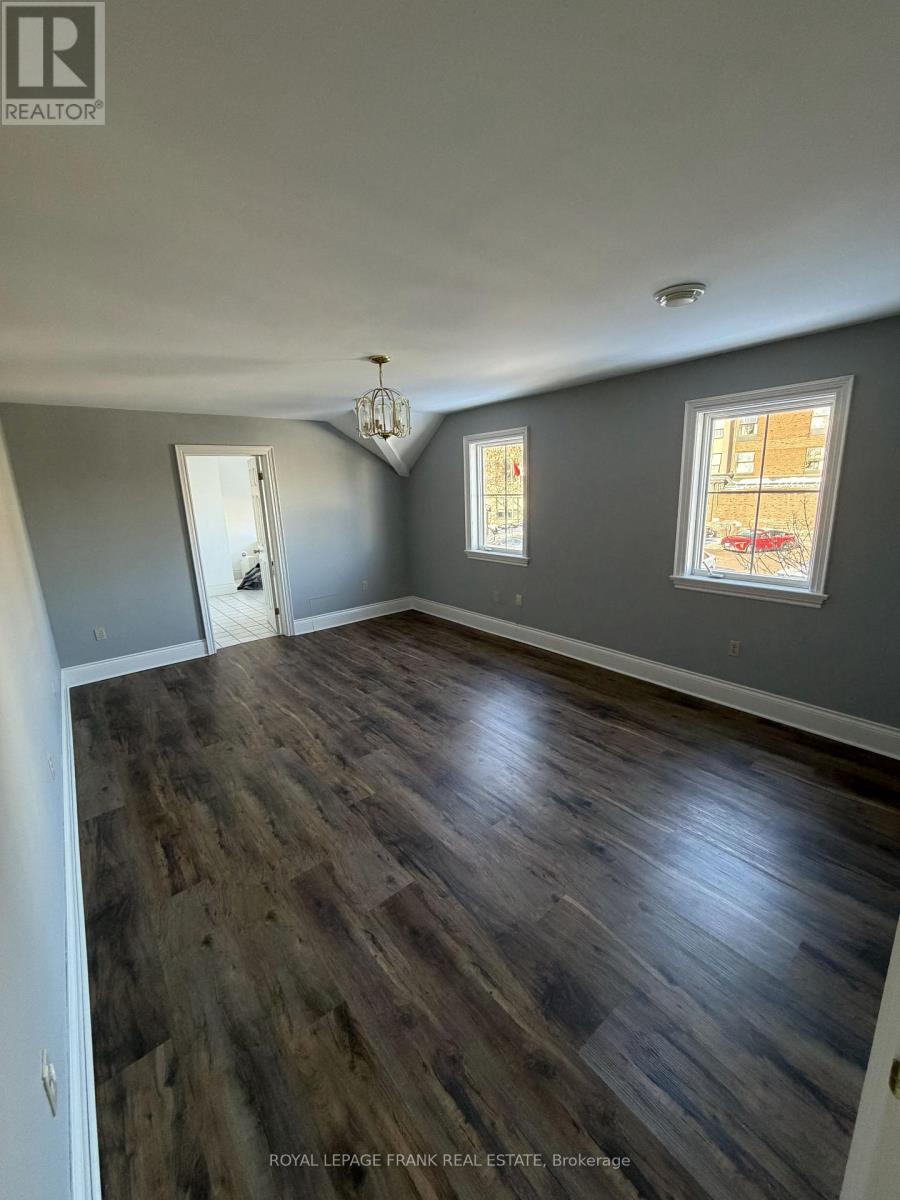 Upper - 64 Park Road N, Oshawa, Ontario  L1J 4L1 - Photo 7 - E12653164