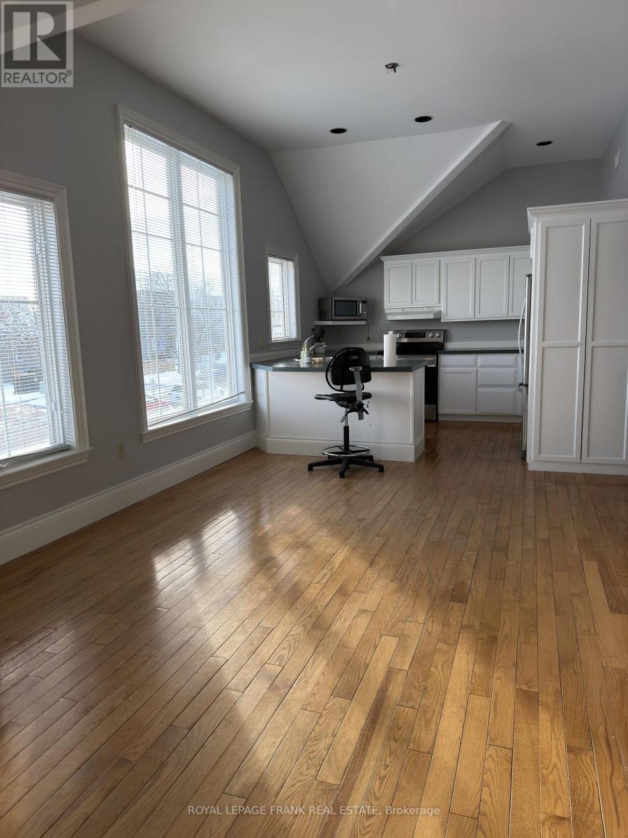 Upper - 64 Park Road N, Oshawa, Ontario  L1J 4L1 - Photo 2 - E12653164