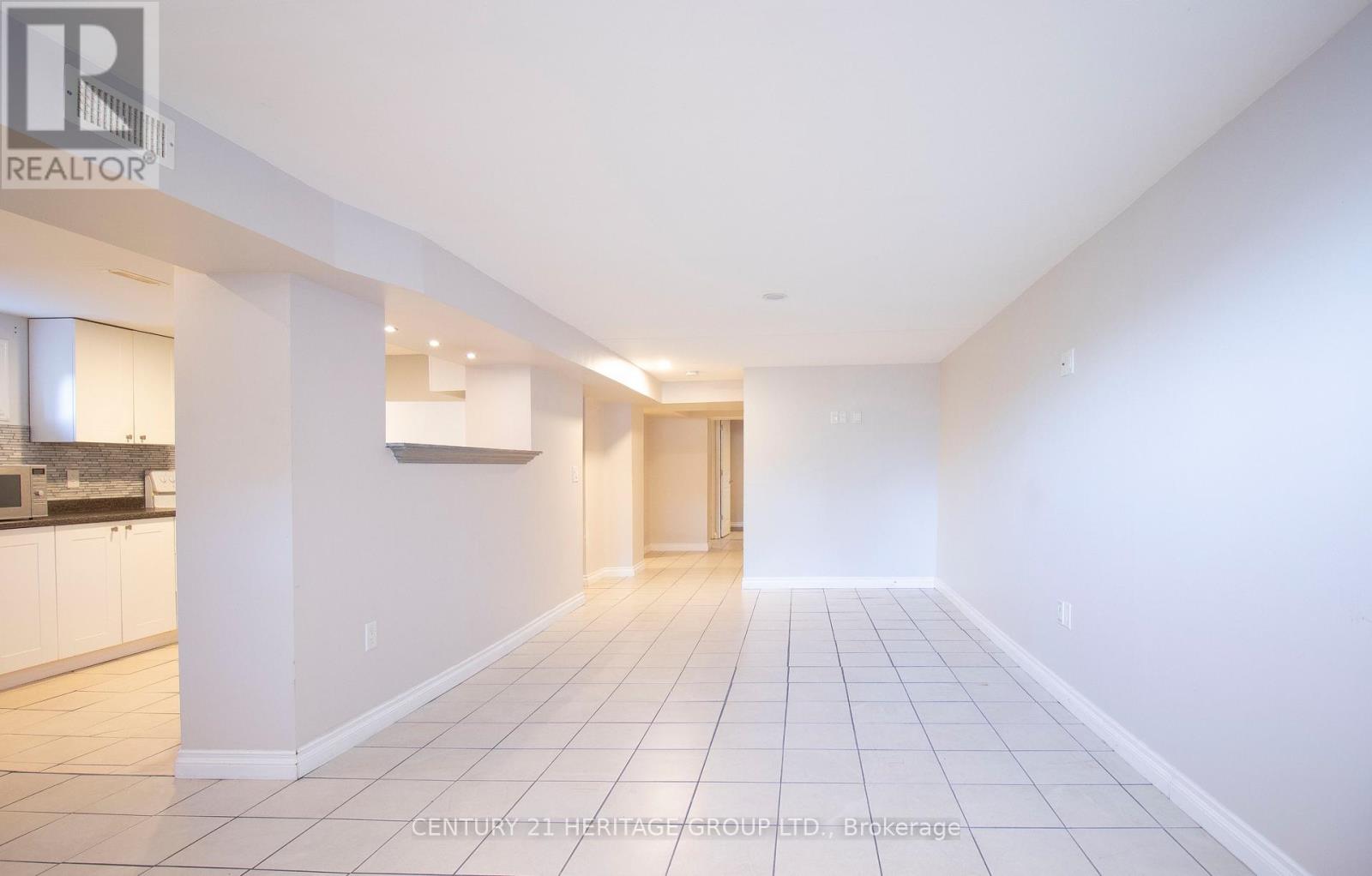 144 Cherrywood Drive, Newmarket, Ontario  L3Y 2X7 - Photo 4 - N12653510