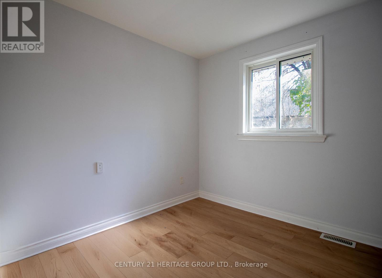 144 Cherrywood Drive, Newmarket, Ontario  L3Y 2X7 - Photo 6 - N12653510