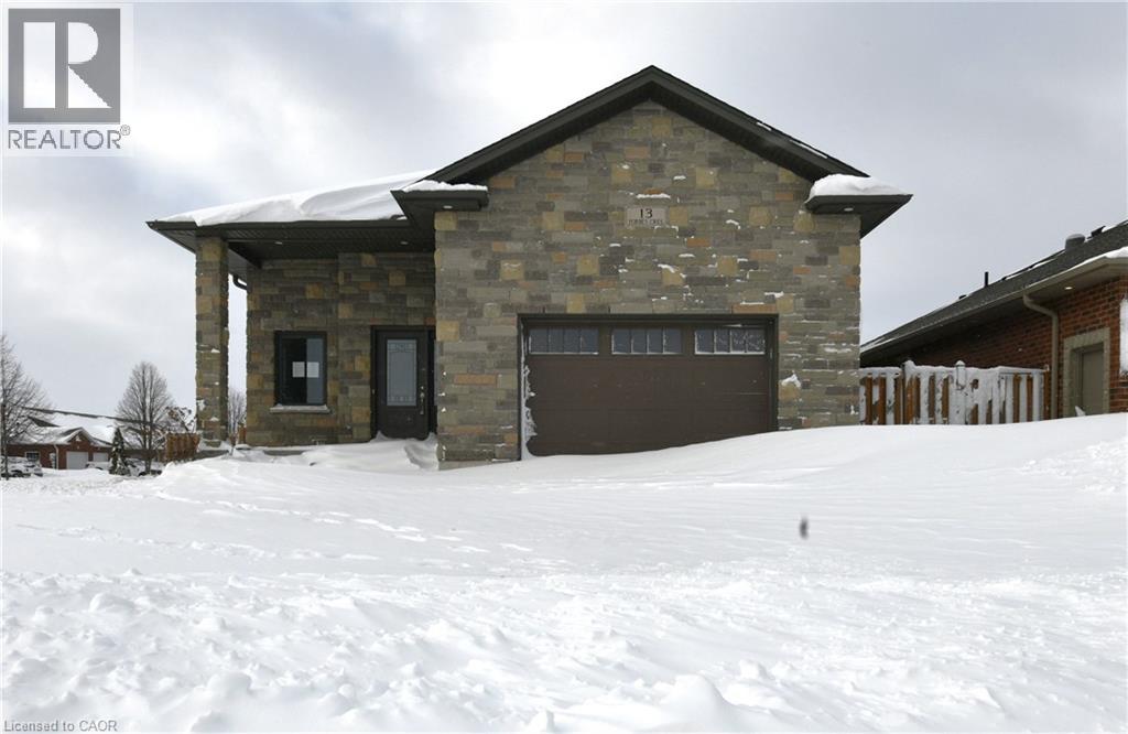 13 FORBES Crescent, Listowel, Ontario