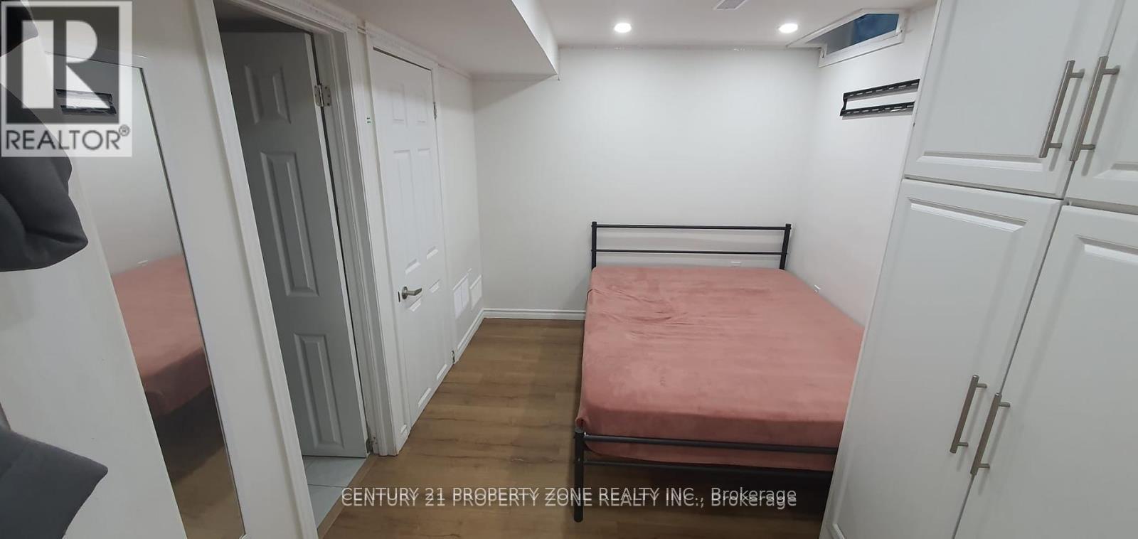 Bsmt - 68 Hoskins Square, Brampton, Ontario  L6S 2N6 - Photo 2 - W12653506