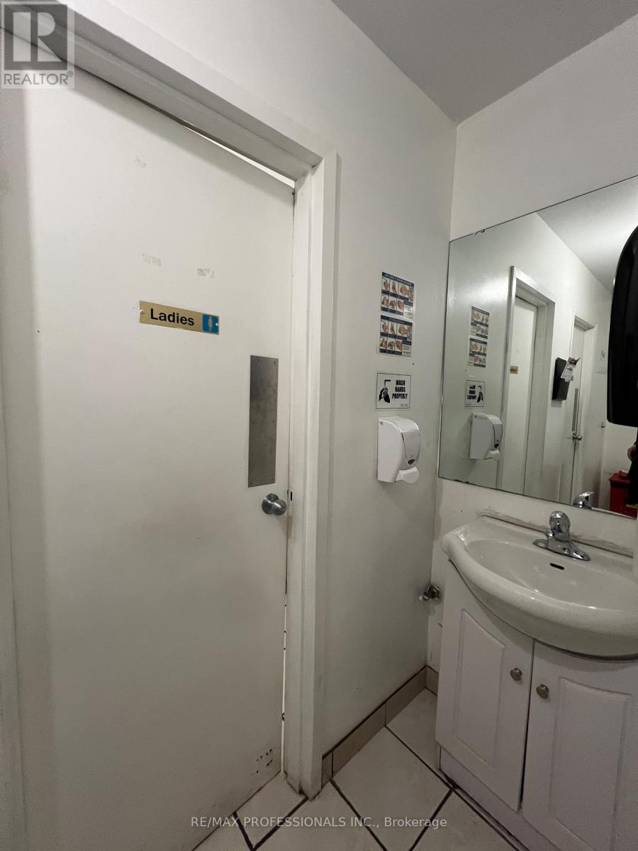 130 North Queen Street, Toronto, Ontario  M8Z 2E4 - Photo 17 - W12653516