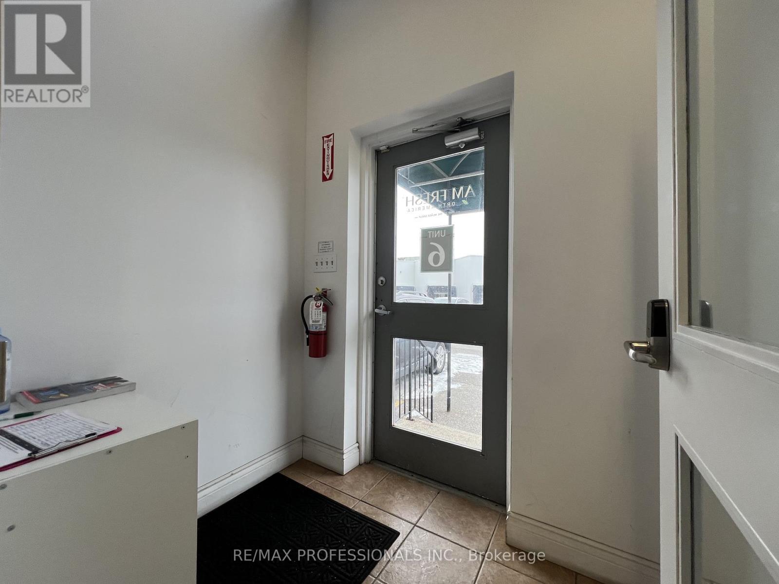 130 North Queen Street, Toronto, Ontario  M8Z 2E4 - Photo 4 - W12653516