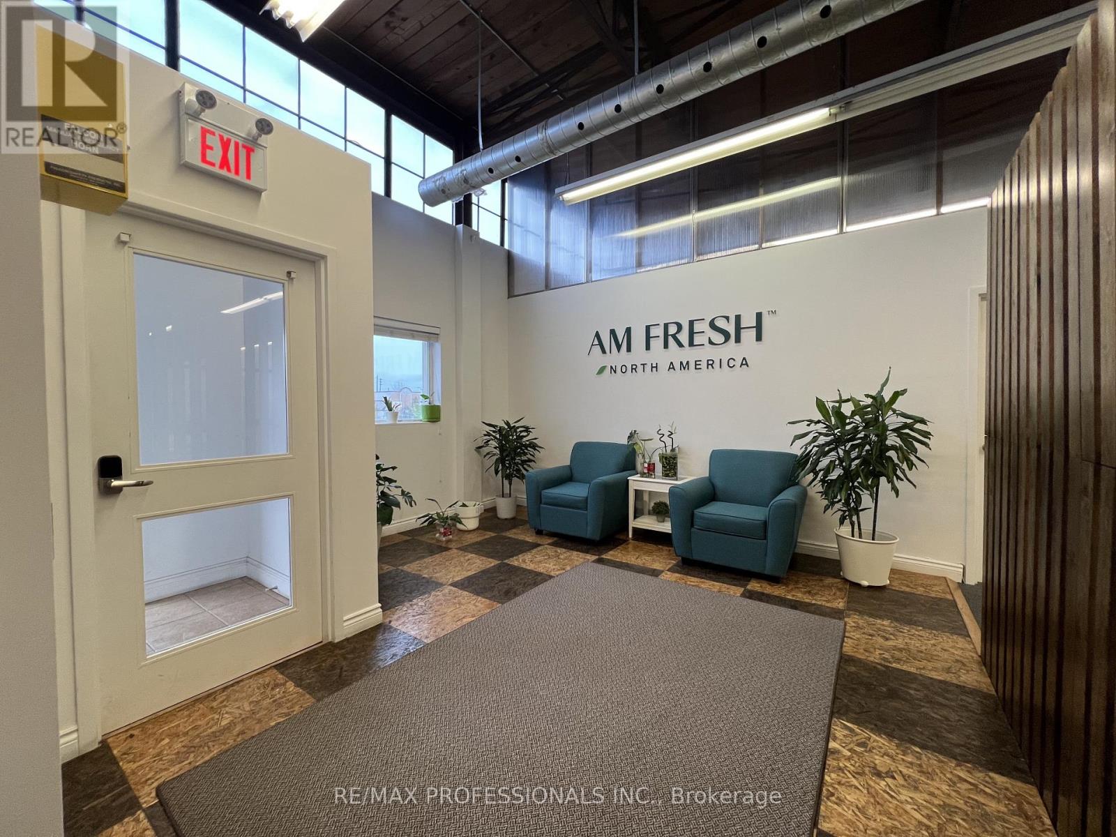 130 North Queen Street, Toronto, Ontario  M8Z 2E4 - Photo 5 - W12653516