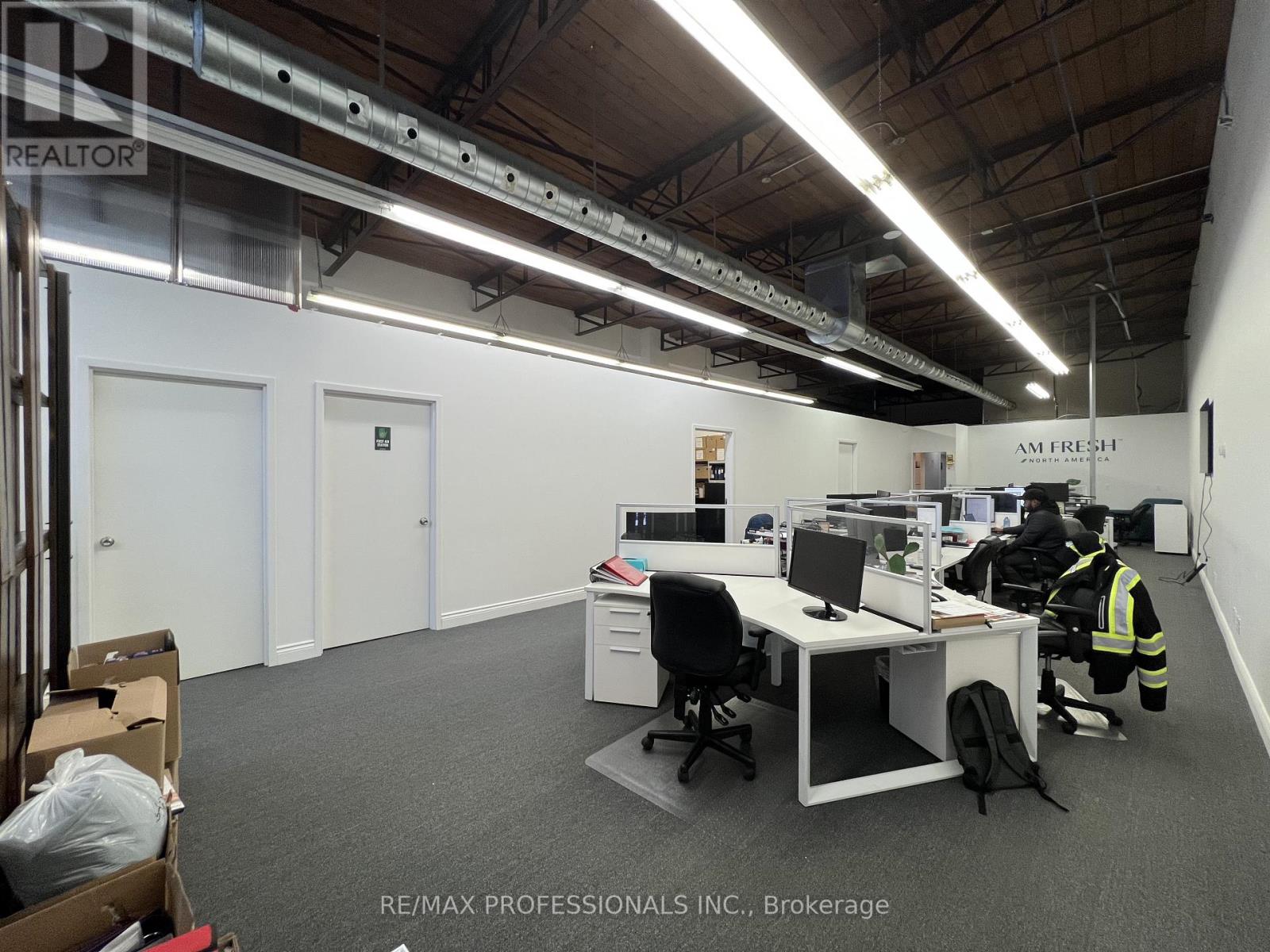 130 North Queen Street, Toronto, Ontario  M8Z 2E4 - Photo 7 - W12653516