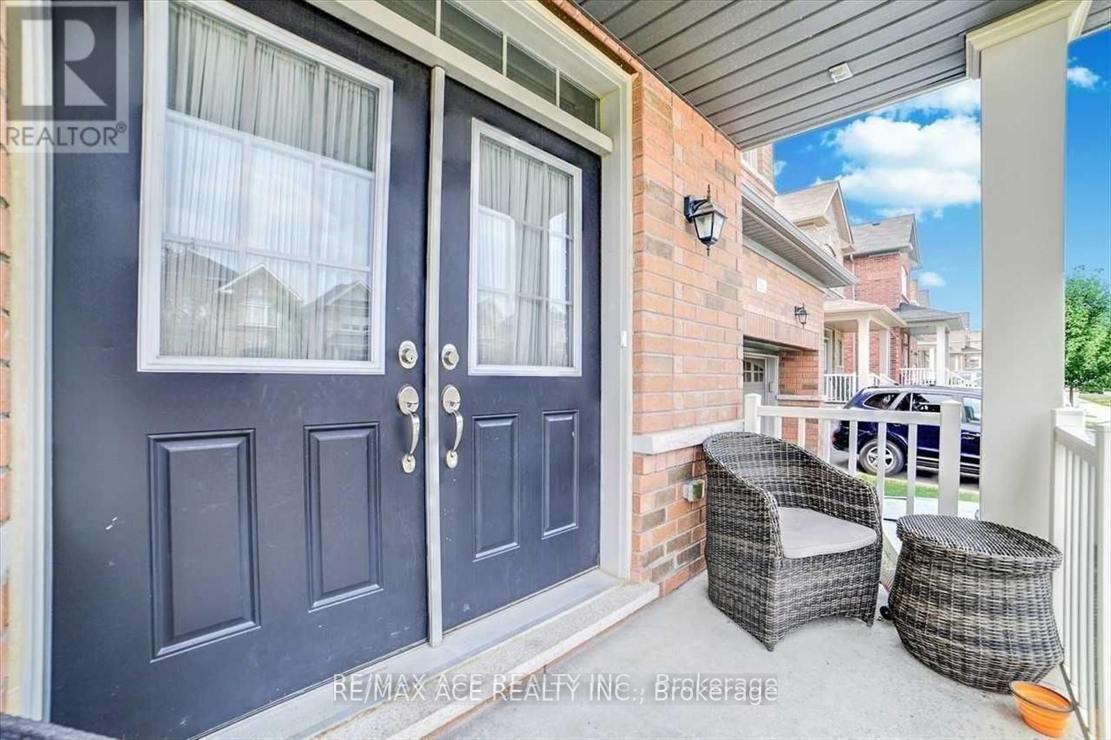 26 Newhouse Boulevard, Caledon, Ontario  L7C 4A1 - Photo 3 - W12653260