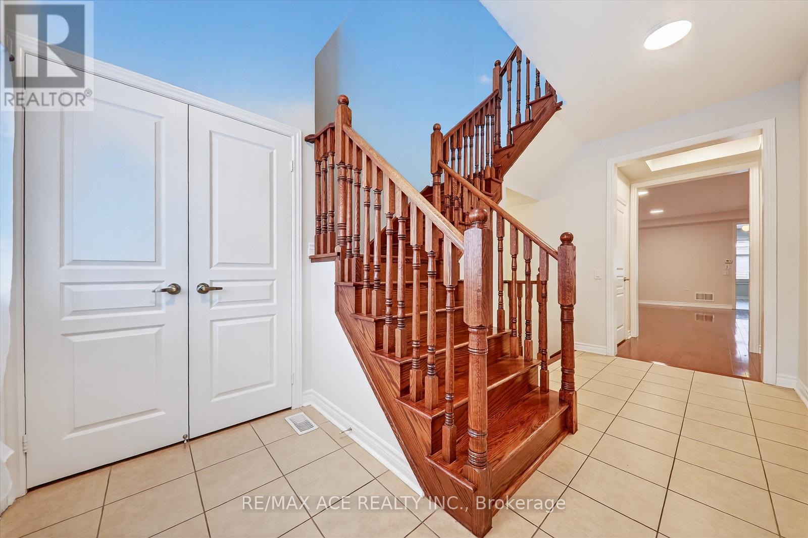 26 Newhouse Boulevard, Caledon, Ontario  L7C 4A1 - Photo 5 - W12653260