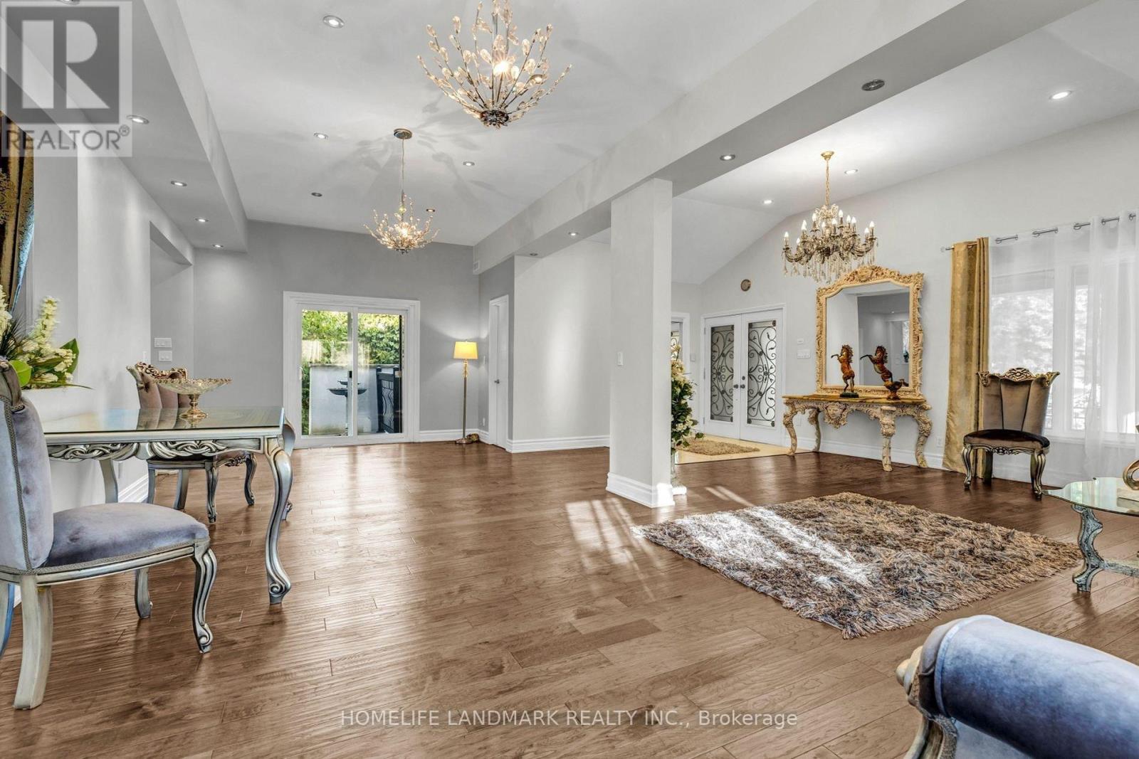 156 Duncan Road, Richmond Hill, Ontario  L4C 6J8 - Photo 3 - N12612768