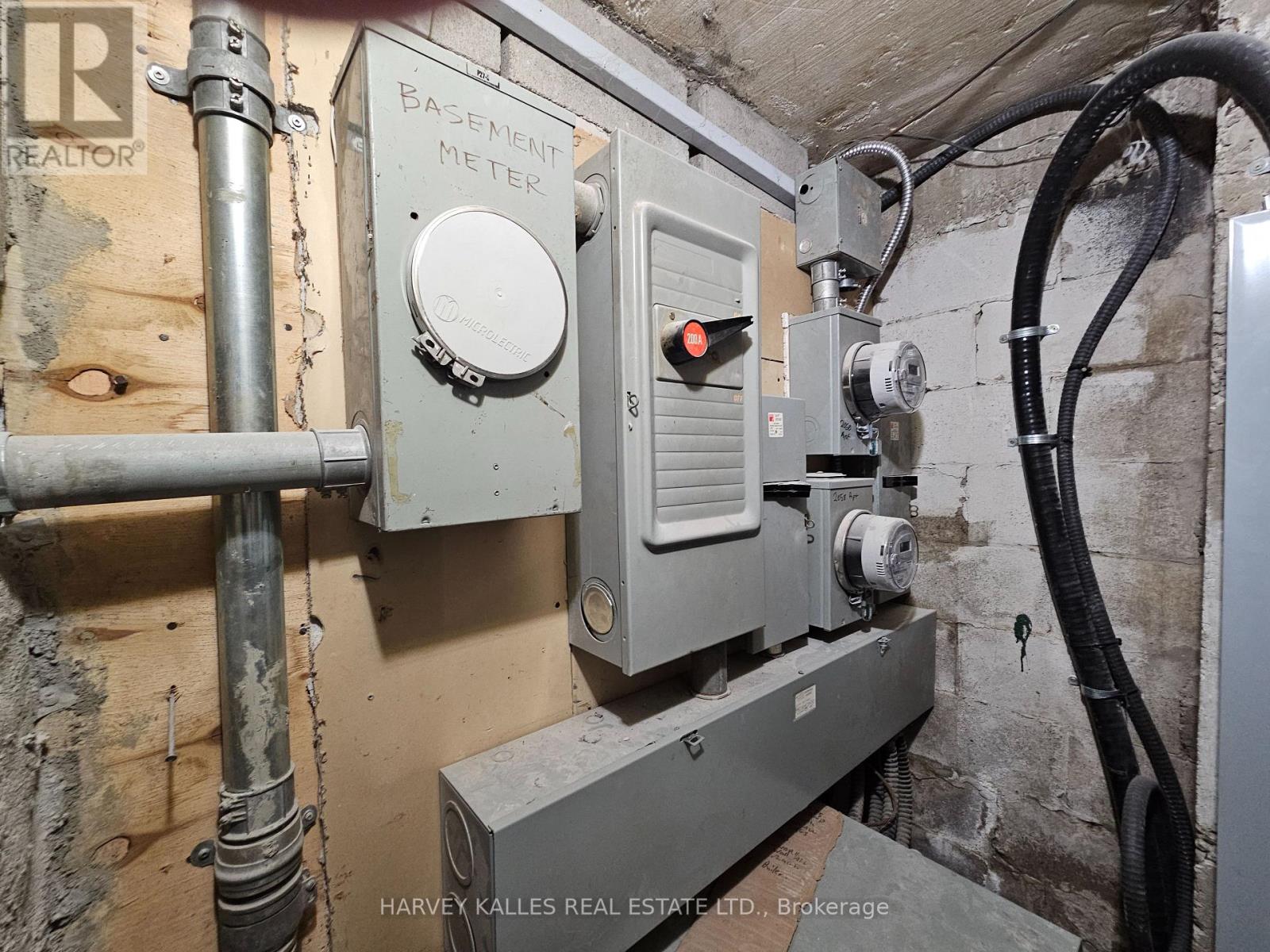 Ground - 2058 Dufferin Street, Toronto (Caledonia-Fairbank), Ontario  M6E 3R6 - Photo 5 - W12652832