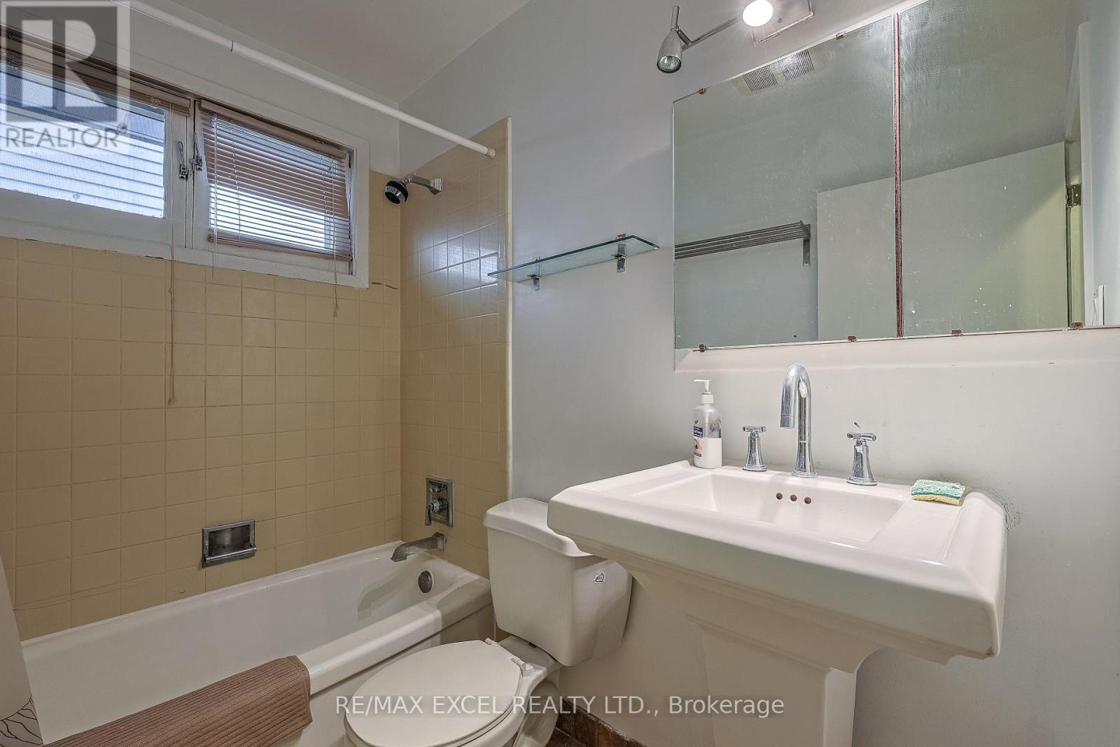 Main Fl - 241 Burnett Avenue W, Toronto, Ontario  M2N 1V9 - Photo 17 - C12653546