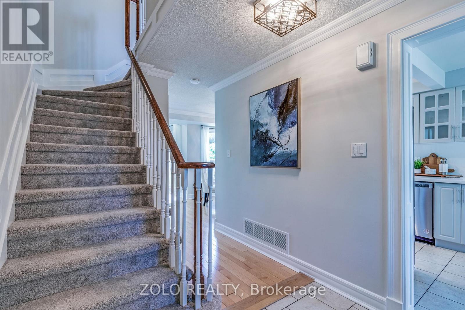 710 Hayes Avenue, Oshawa, Ontario  L1K 1W3 - Photo 3 - E12653544