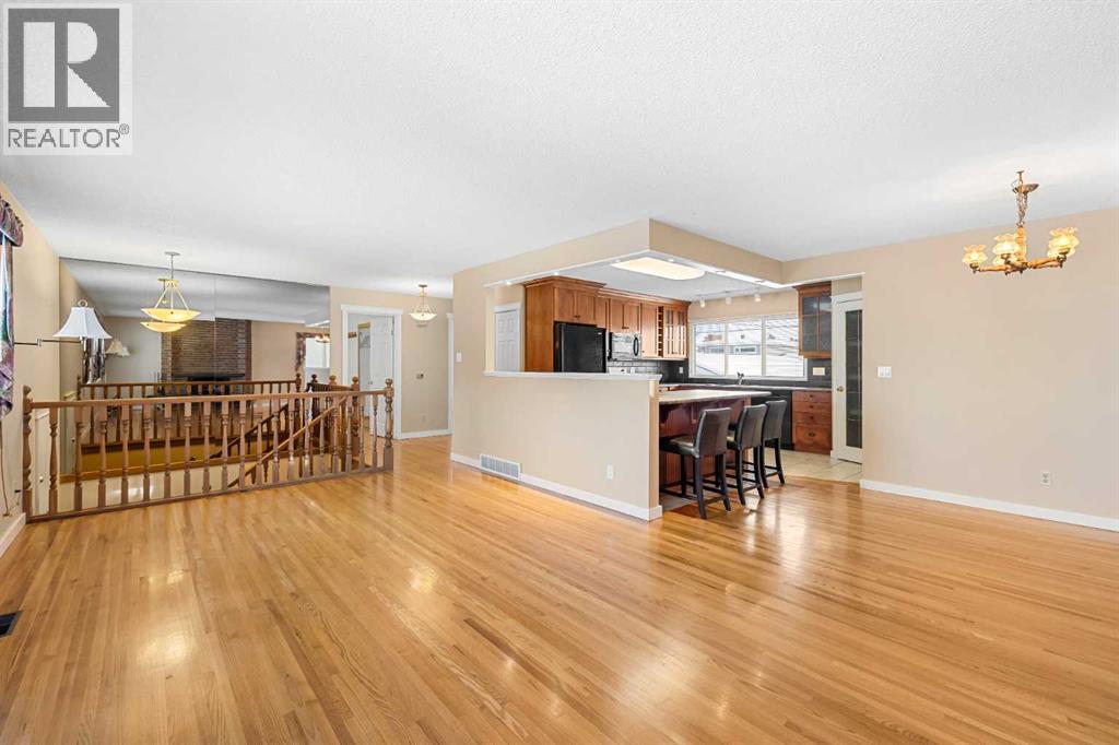 10727 Mapleglen Crescent Se, Calgary, Alberta  T2J 1X1 - Photo 11 - A2273607