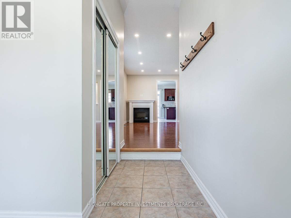 4399 Trail Blazer Way, Mississauga, Ontario  L5R 0C4 - Photo 5 - W12653576