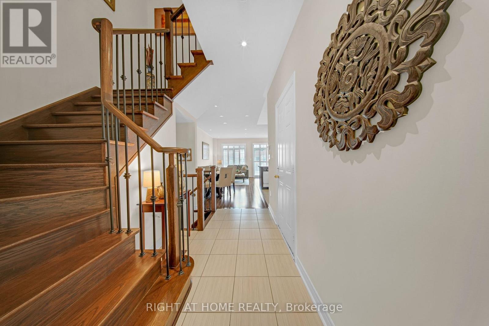 51 Lorenzo Circle, Brampton, Ontario  L6R 3N4 - Photo 5 - W12653582