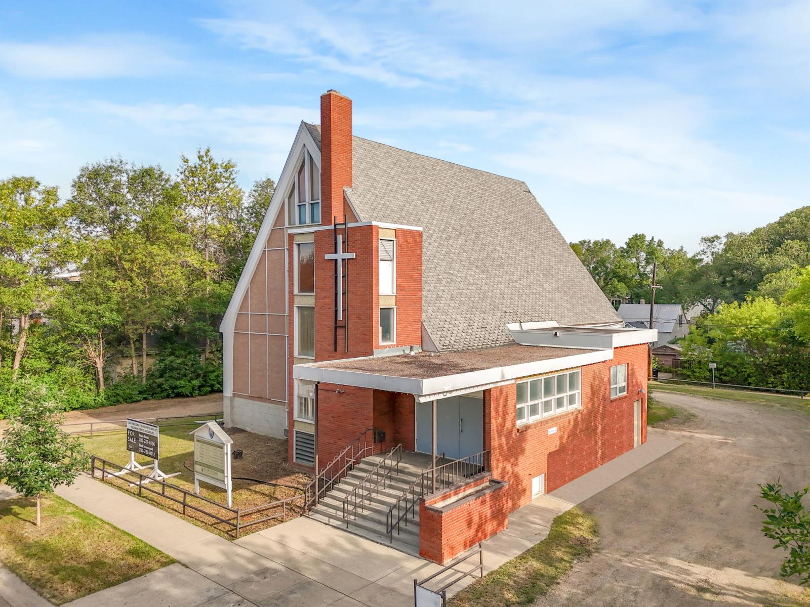 9630 74 Avenue, Edmonton, Alberta T6E 1E6 - Photo 1 - 43690221