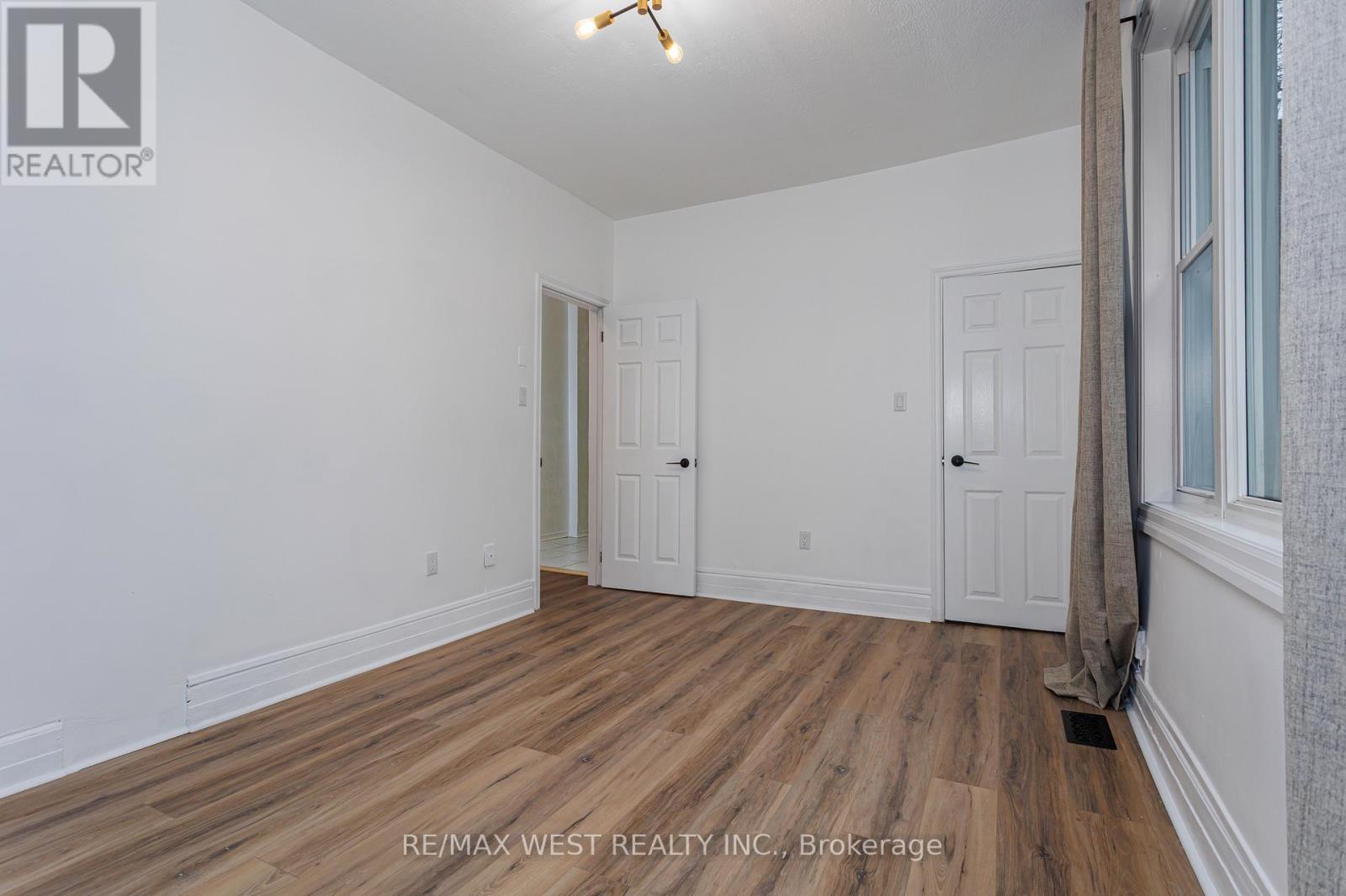 Main - 105 Sunnyside Ave Avenue, Toronto, Ontario  M6R 2P1 - Photo 9 - W12652606