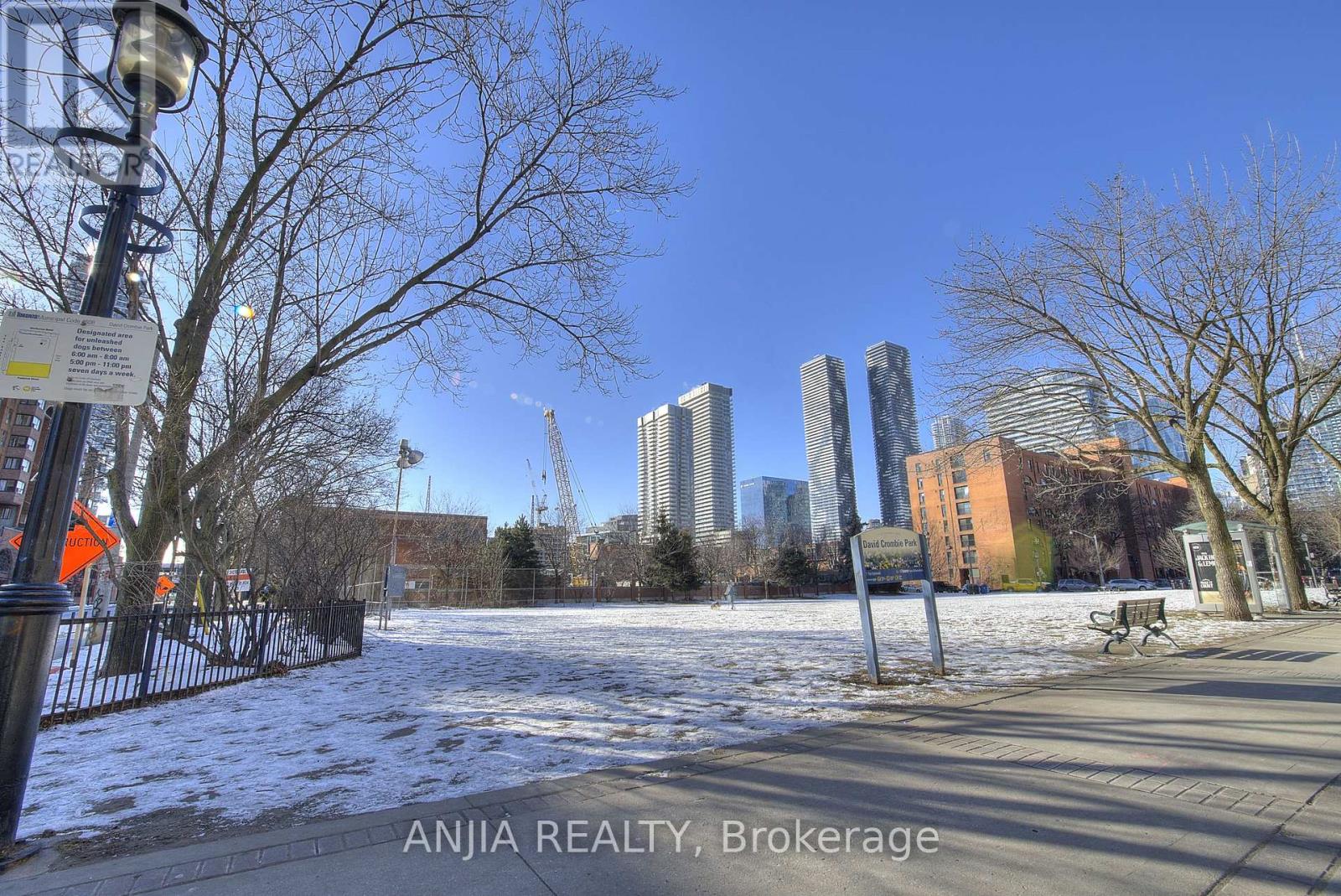 1528 - 70 Princess Street, Toronto, Ontario  M5A 0X6 - Photo 3 - C12653596