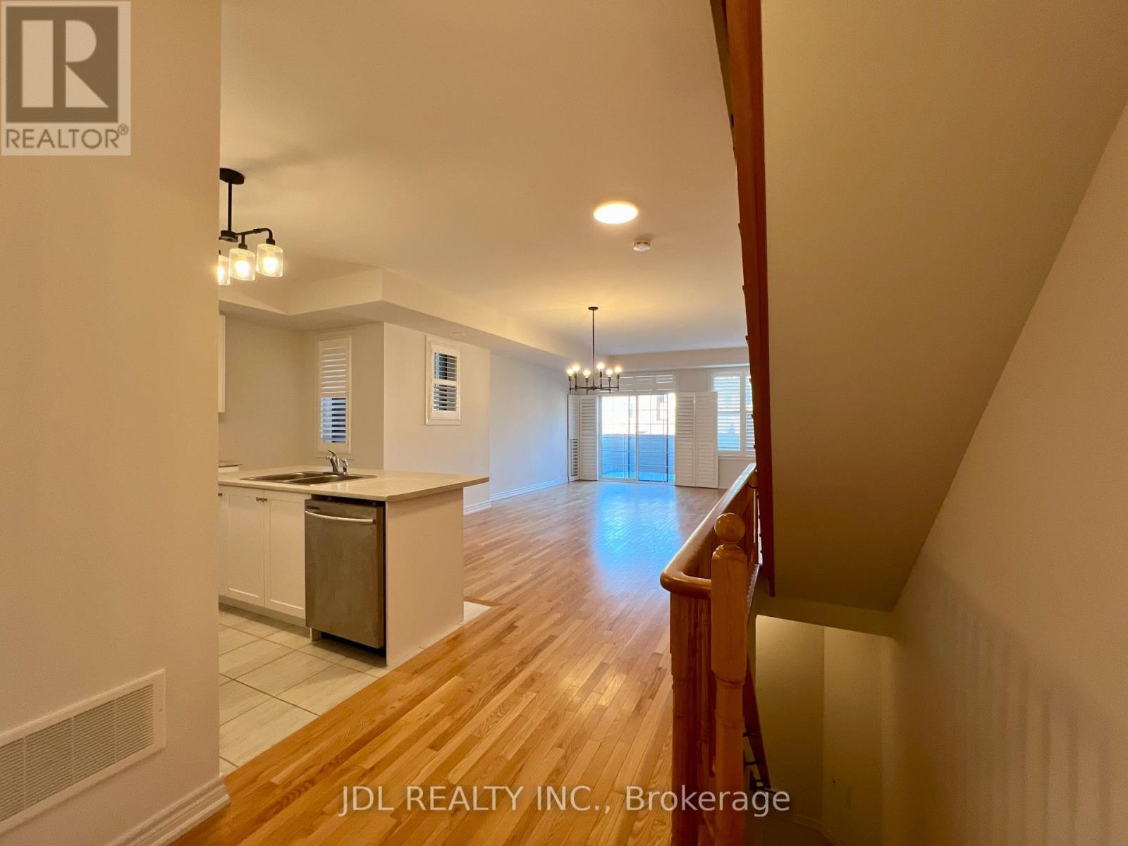 35 Jaffna Lane, Markham, Ontario  L6C 0X7 - Photo 2 - N12653592