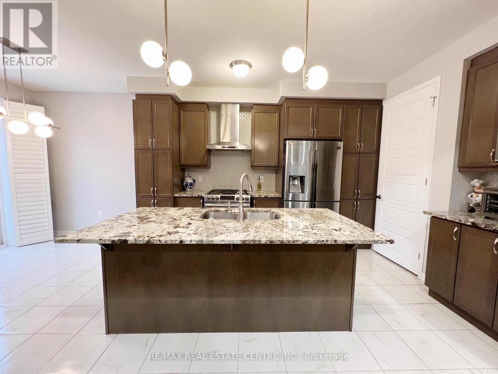 1300 Basswood Crescent, Milton, Ontario  L9T 7E7 - Photo 12 - W12650970