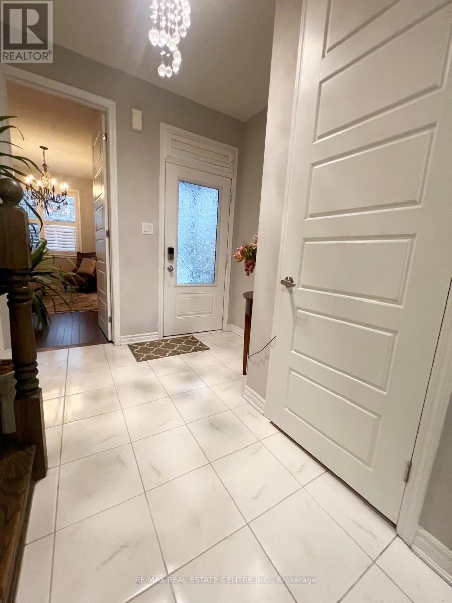 1300 Basswood Crescent, Milton, Ontario  L9T 7E7 - Photo 19 - W12650970