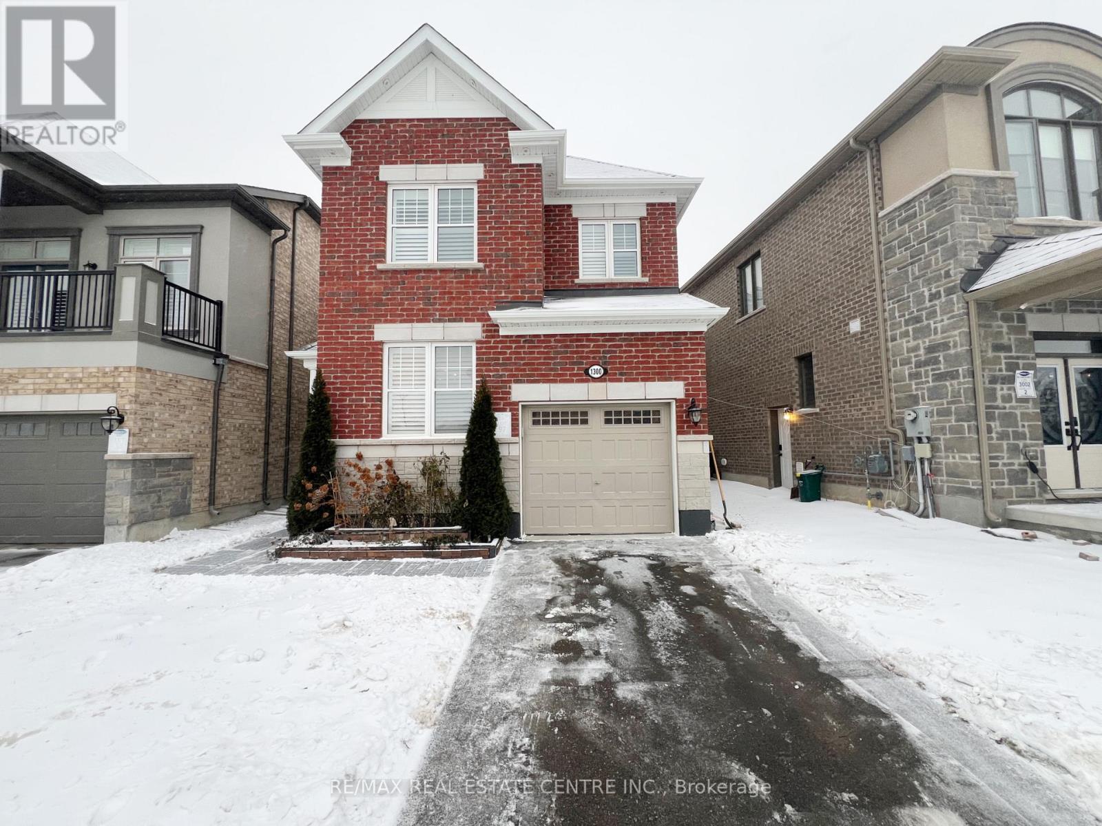 1300 Basswood Crescent, Milton, Ontario  L9T 7E7 - Photo 3 - W12650970
