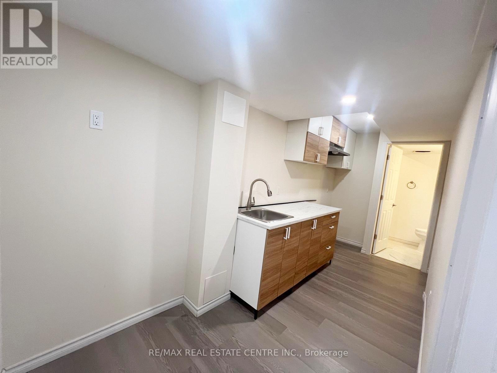 1300 Basswood Crescent, Milton, Ontario  L9T 7E7 - Photo 39 - W12650970