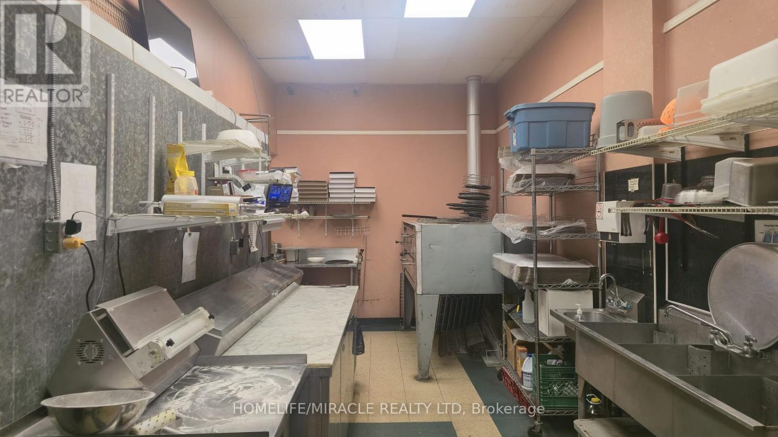 569 Lancaster Street W, Kitchener, Ontario  N2K 3M9 - Photo 4 - X12653586