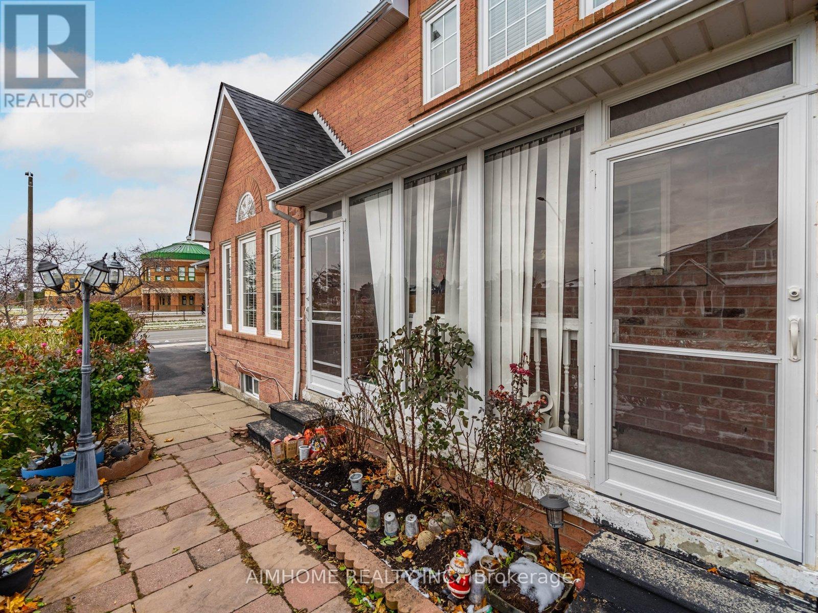 5733 River Grove Avenue, Mississauga, Ontario  L5M 4R3 - Photo 17 - W12570500