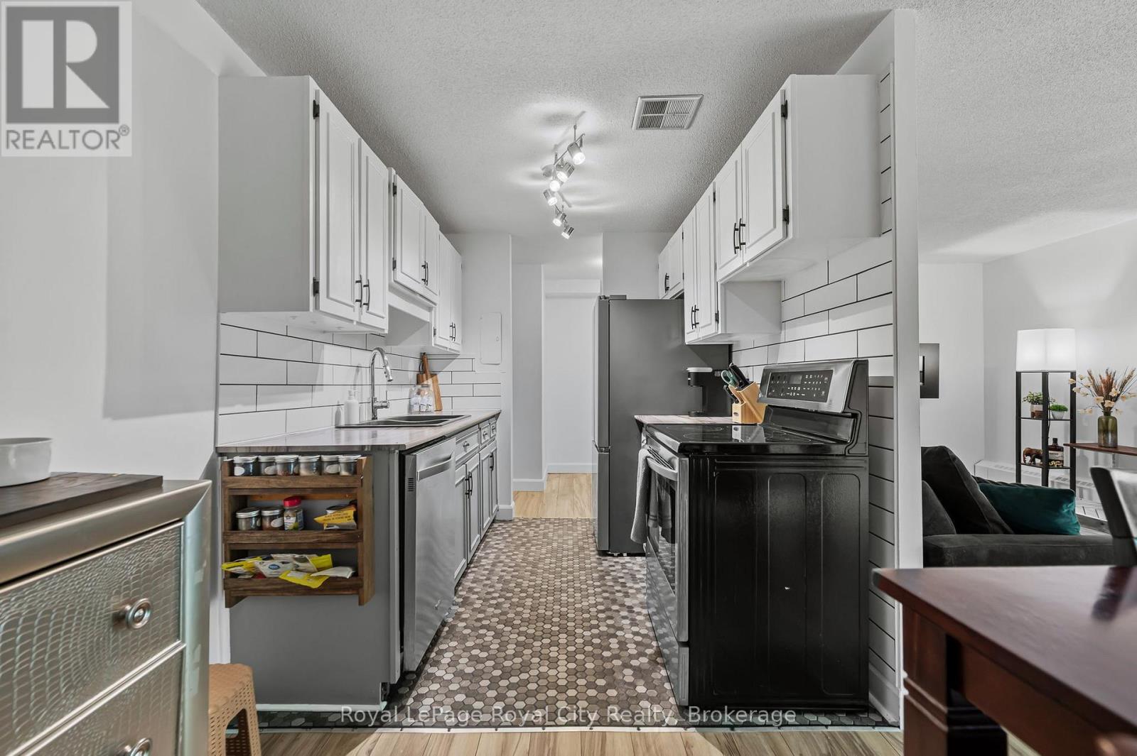 104 - 234 Willow Road, Guelph, Ontario N1H 7C6 - Photo 7 - X12197777