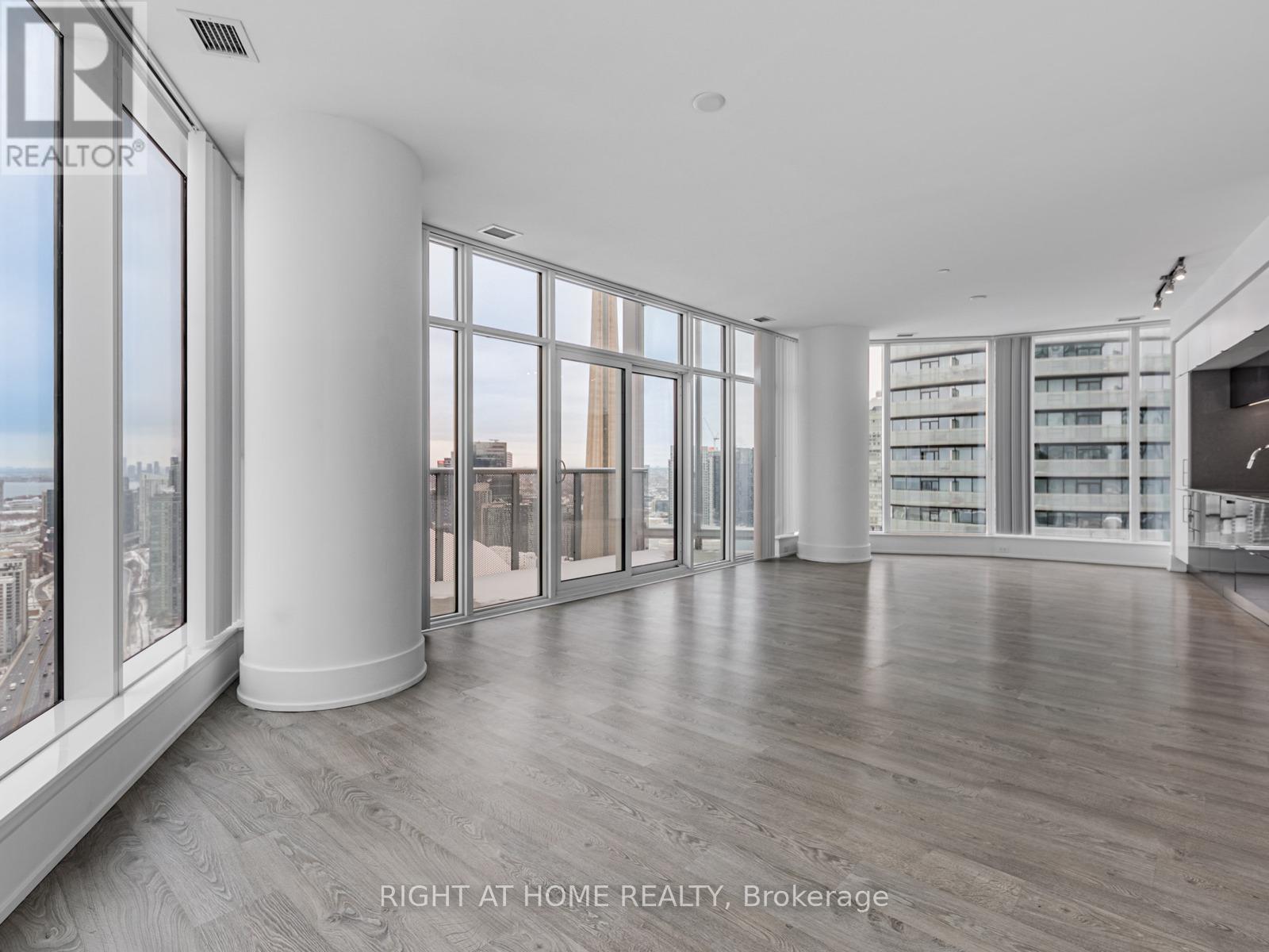 4810 - 10 York Street, Toronto, Ontario  M5J 0E1 - Photo 2 - C12653606