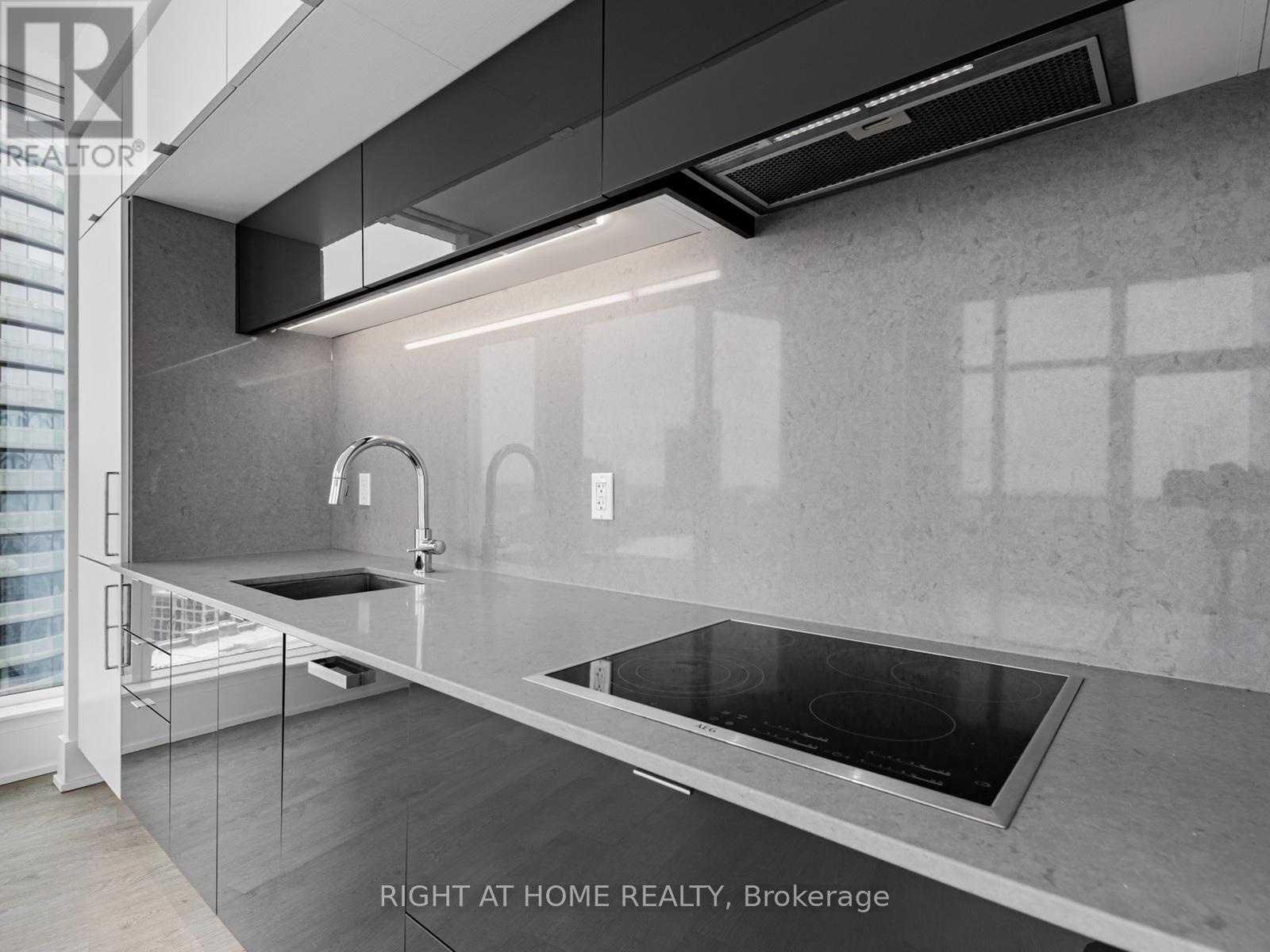 4810 - 10 York Street, Toronto, Ontario  M5J 0E1 - Photo 8 - C12653606