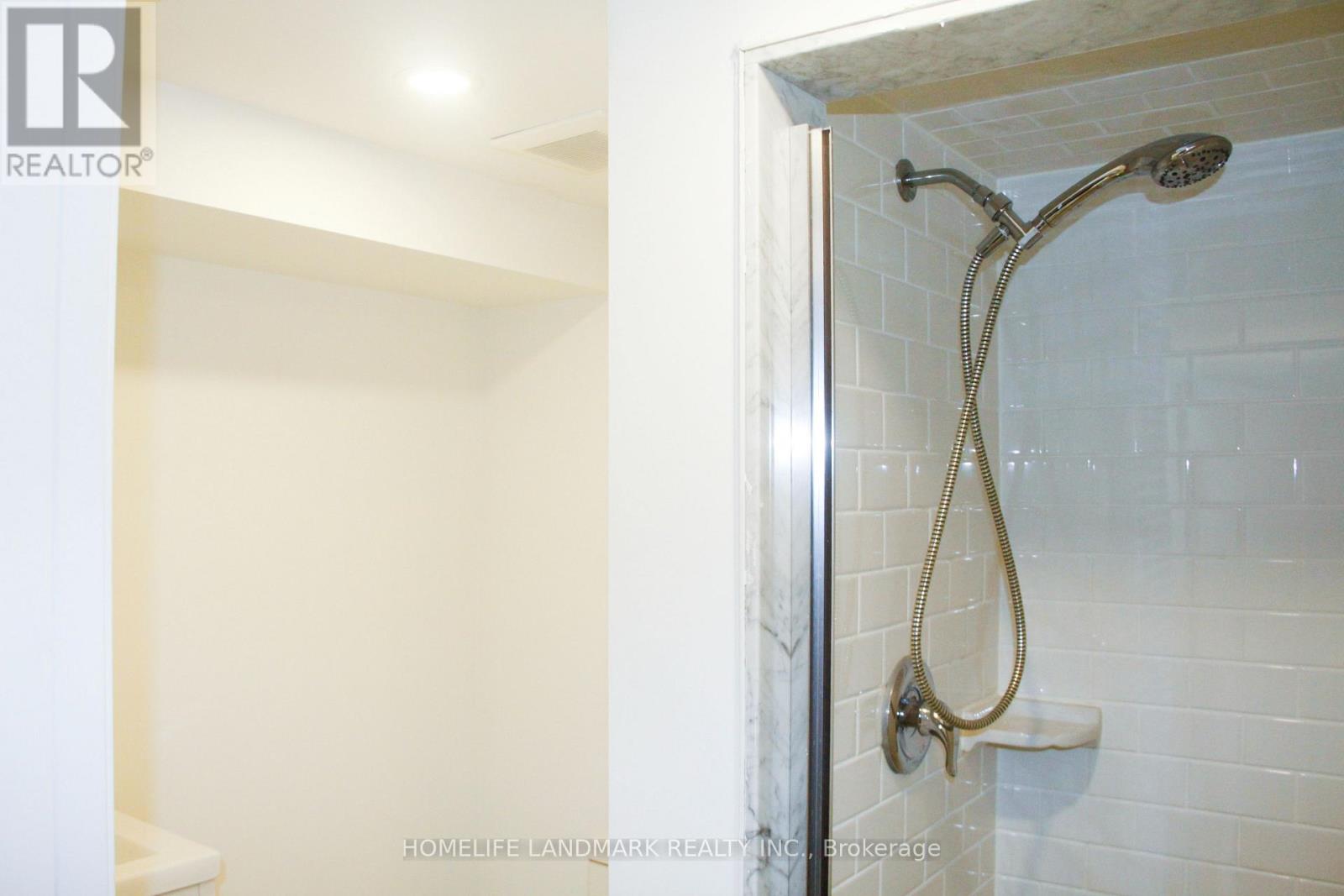 65 Glenwood Crescent, Toronto, Ontario  M4B 1J8 - Photo 11 - E12653608